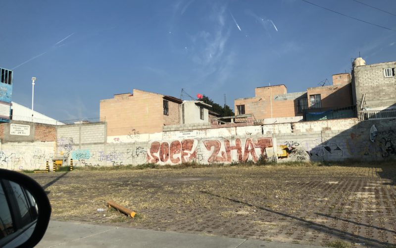 Alberca olímpica con plaza comercial y salon de fiestas
