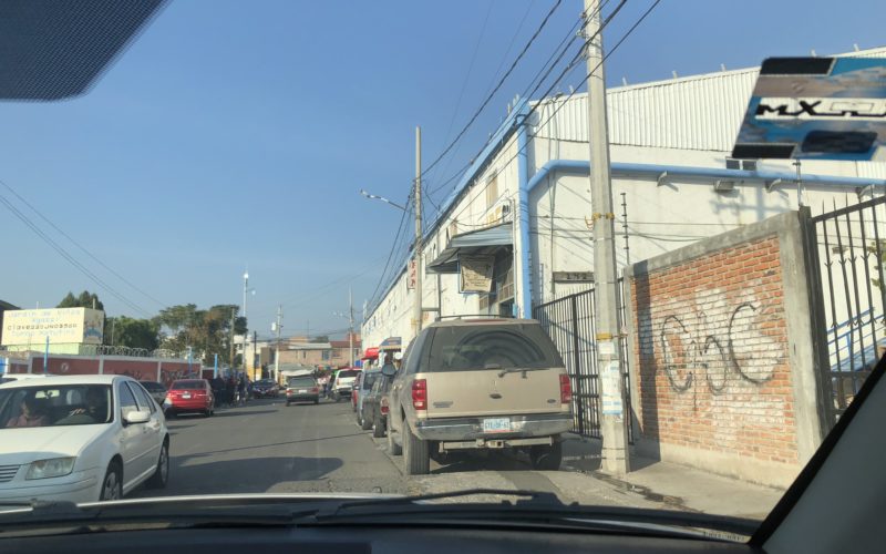Alberca olímpica con plaza comercial y salon de fiestas