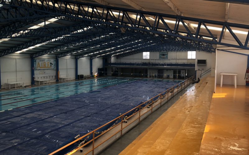 Alberca olímpica con plaza comercial y salon de fiestas