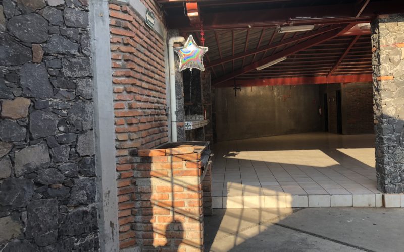 Alberca olímpica con plaza comercial y salon de fiestas
